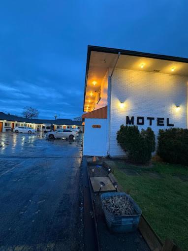 Confessions The Rain Hotel *